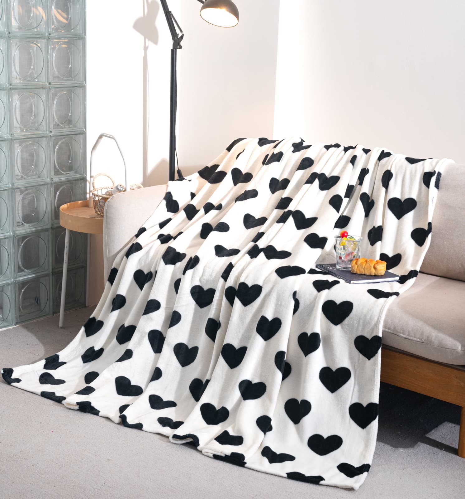 Patura cocolino, Material Pufos, 200x230 cm, Inimioare, Alb/Negru, PT1119