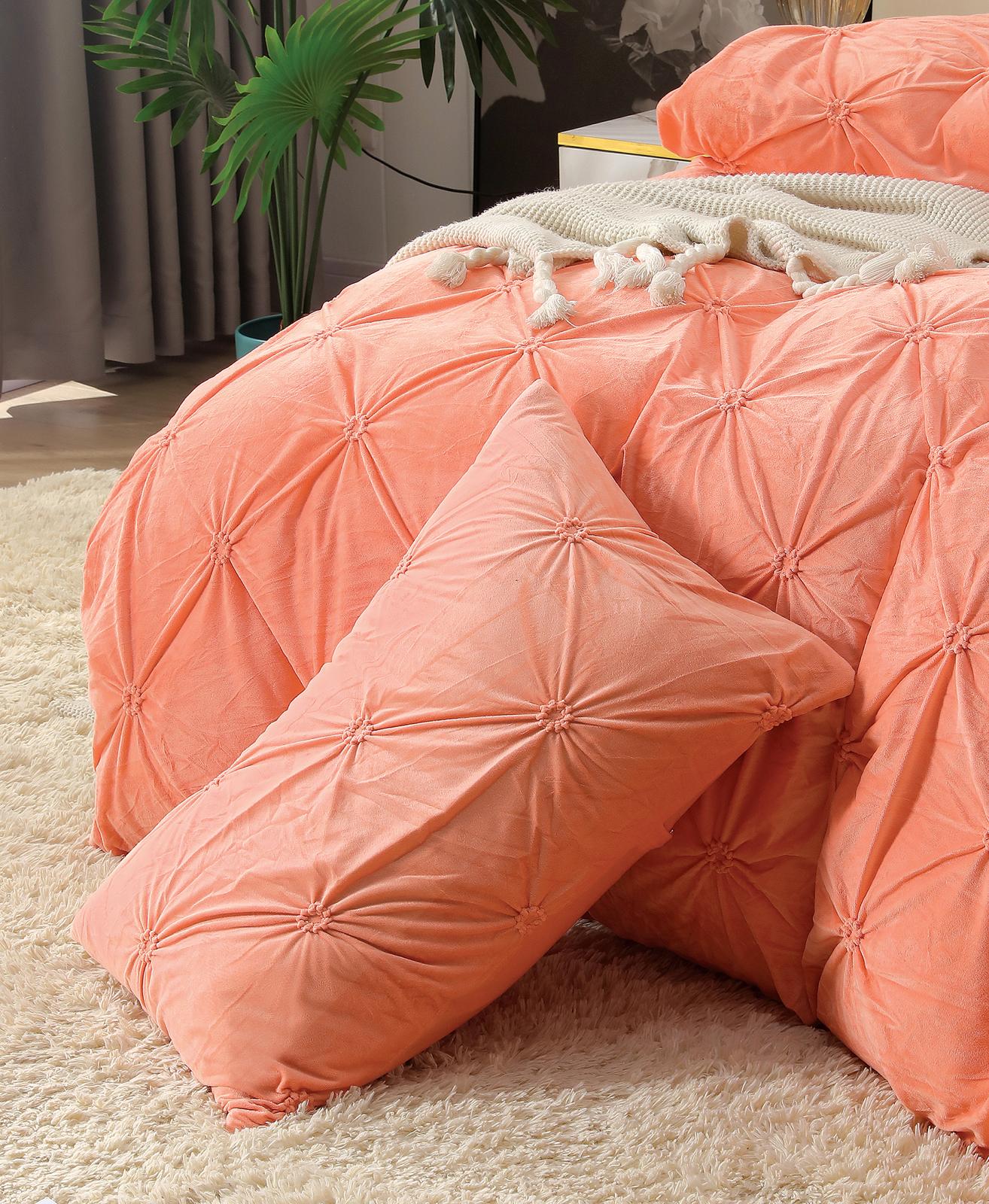 Lenjerie pat Dublu, Elastic, Catifea Soft, Imprimeu Brodat, Coral, J18018